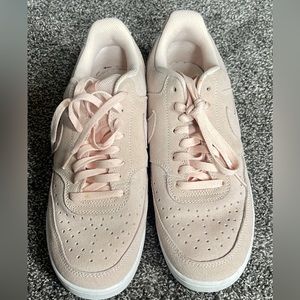 Women’s shoes